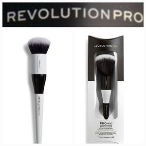 Makeup Revolution Pro 230 Dense Buffing Brush